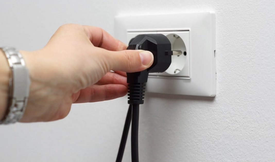 How to Install a RAM Stick in Desktop PC? | DESKDECODE.COM